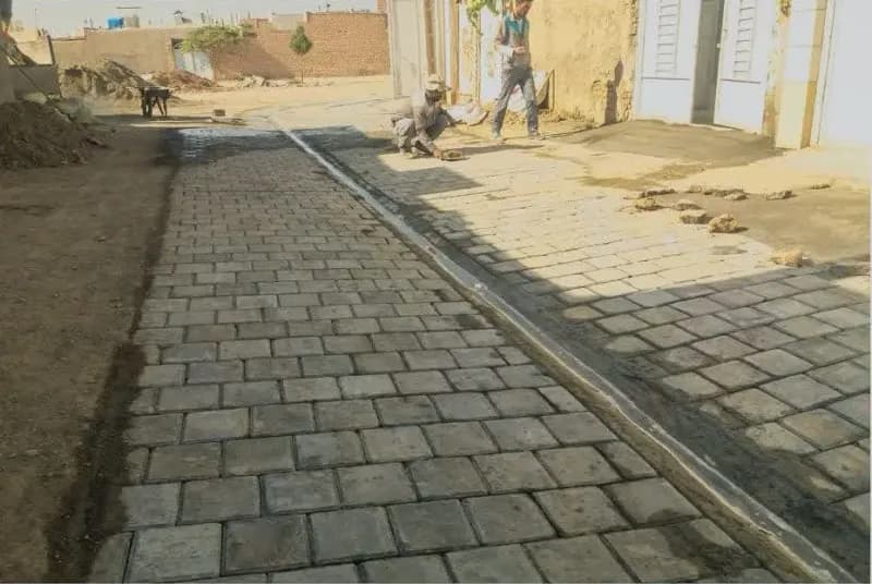 📷گزارش تصویری|  عملیات نصب جدول کانیووسط ونصب تایل بتنی میانی کوچه نیلوفرشمالی ۱۶