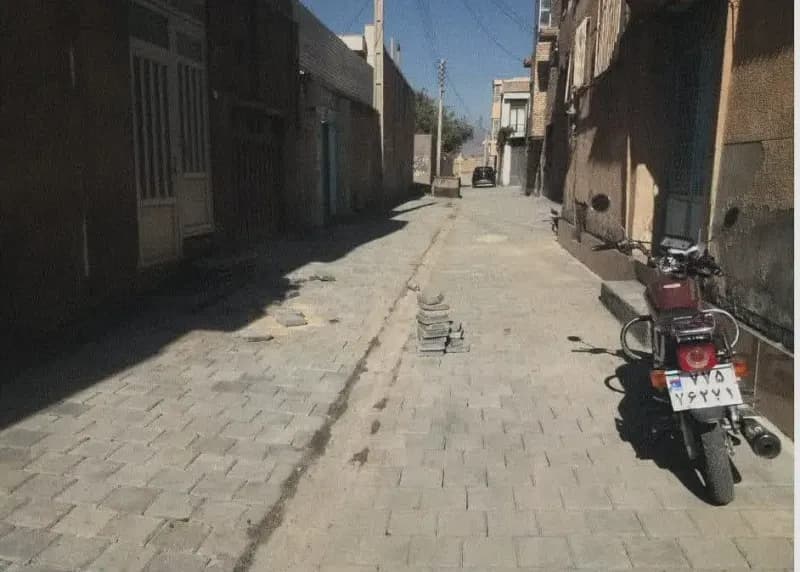 📷گزارش تصویری|  ادامه عملیات‌نصب تایل بتنی کوچه قائم ۱۰