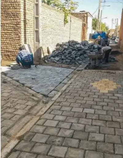 📷گزارش تصویری| عملیات نصب جدول کانیووسط ونصب تایل بتنی کوچه قائم ۱۰