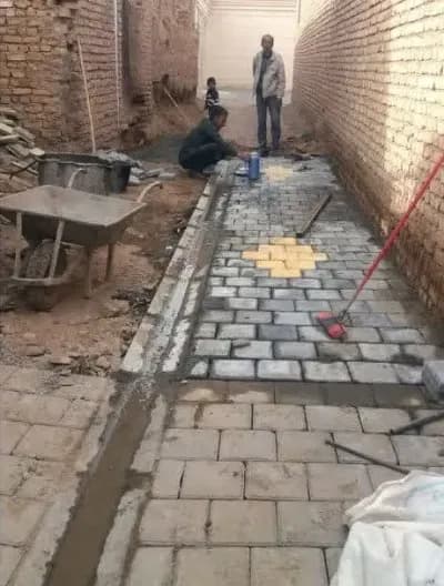 📷گزارش تصویری|  ادامه عملیات نصب جدول کانیووسط ونصب تایل بتنی کوچه سجاد۲
