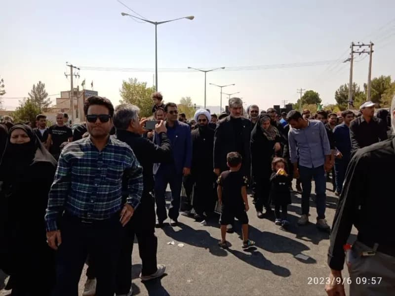 📷گزارش تصویری| حضور فرماندار محترم شهرستان جناب آقای شریعتمداری و شهردار محترم شهرکاشمر  جناب آقای کوهسرخی بهمراه تعدادی از مسئولین شهرستان در مراسم پیاده روی اربعین حسینی(حرم تا حرم)
