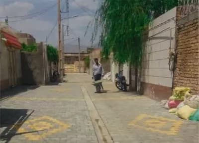 📸گزارش تصویری||  ادامه عملیات کفسازی وتایل فرش کوچه‌۱۵خرداد۵/۱۶