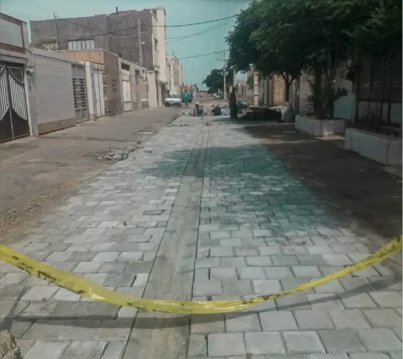 📸گزارش تصویری|| ادامه عملیات نصب تایل میانی کوچه امام موسی صدر ۲۳