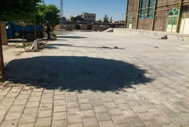 📷گزارش تصویری|عملیات زیبا سازی و تایل فرش روبروی مسجد محمد رسول الله
