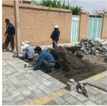 📷گزارش تصویری| ادامه عملیات تایل فرش کوچه عارف قزوینی ۳