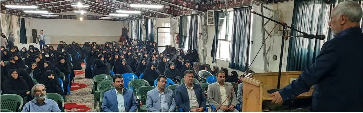 حضور مهندس کوهسرخی شهردار کاشمر و اعضای شورای اسلامی شهر  در جمع همسران شهدا همزمان با روز بزرگداشت و تکریم خانواده شهدا وتقدیر از این گرامیان
