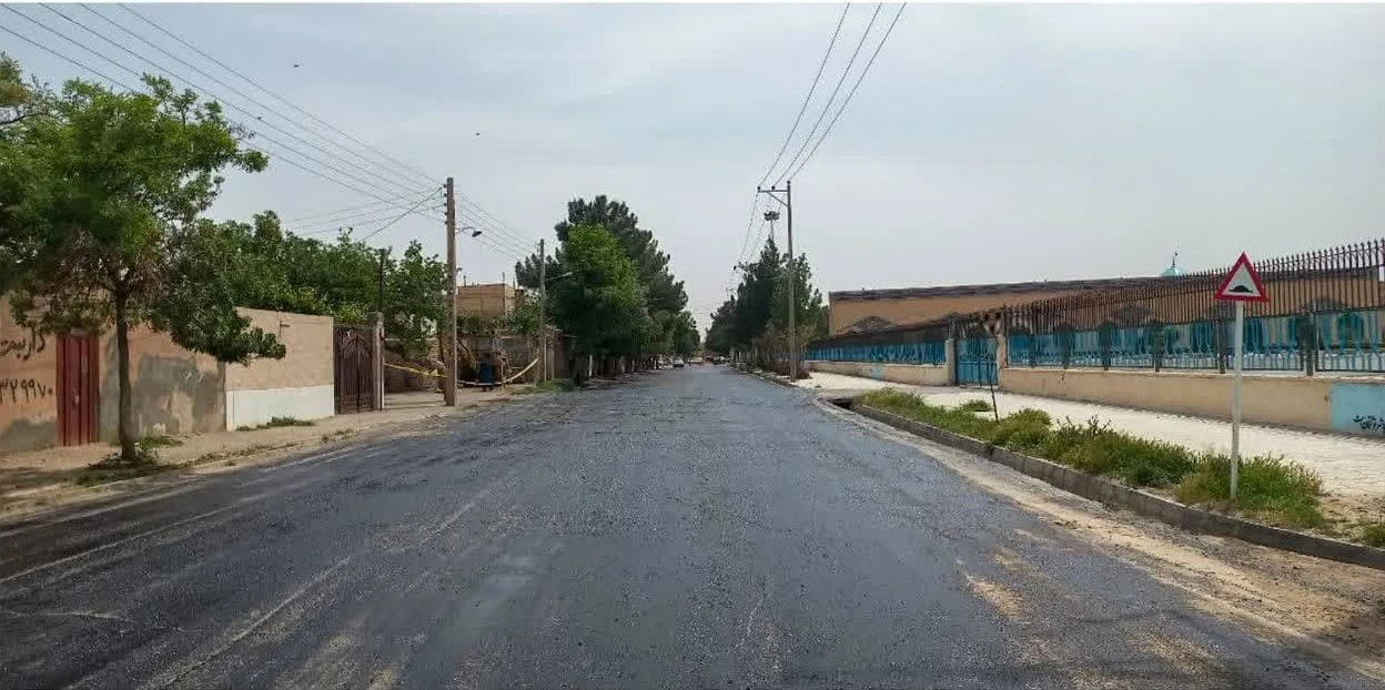 📷گزارش تصویری| عملیات قیرپاشی (ضلع شمالی آرامگاه شهید مدرس)