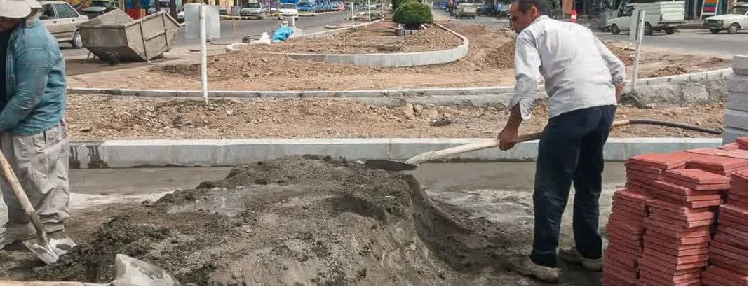 📷گزارش تصویری| ادامه عملیات نصب جدول جهت ایجاد دوربرگردان ضلع شمالی میدان مغان