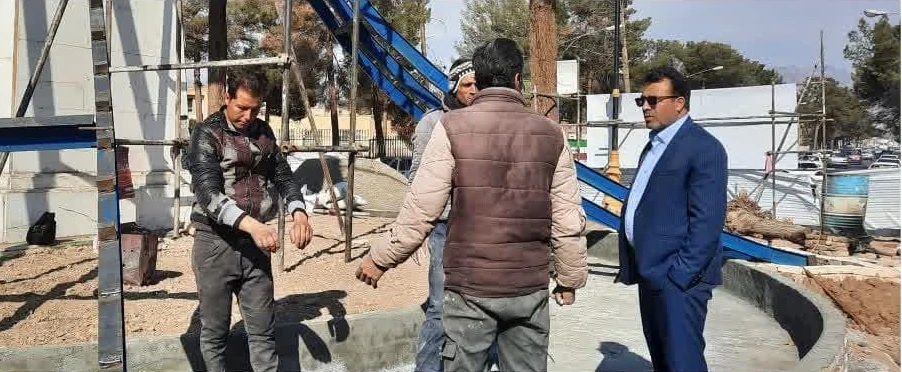 بازدید مهندس کوهسرخی شهردار کاشمر از روند اجرایی پروژه بهسازی میدان آزادی