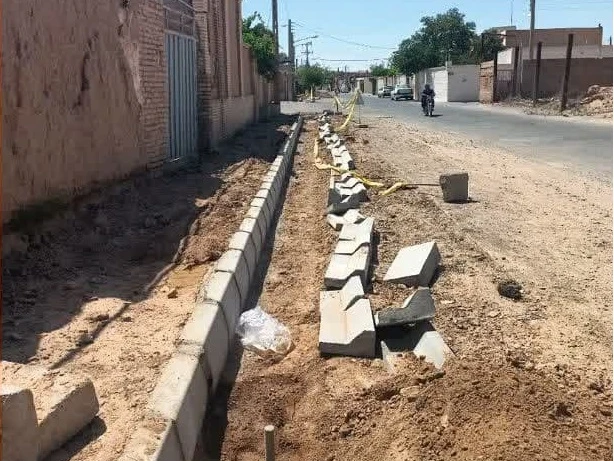 📷گزارش تصویری| ادامه عملیات نصب جدول ضلع شرقی خیابان سلمان فارسی