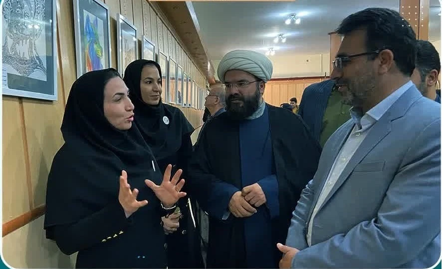 بازدید شهردار کاشمر از نمایشگاه دست سازه های نوروزی هنرمندان هنرستان علم و هنر