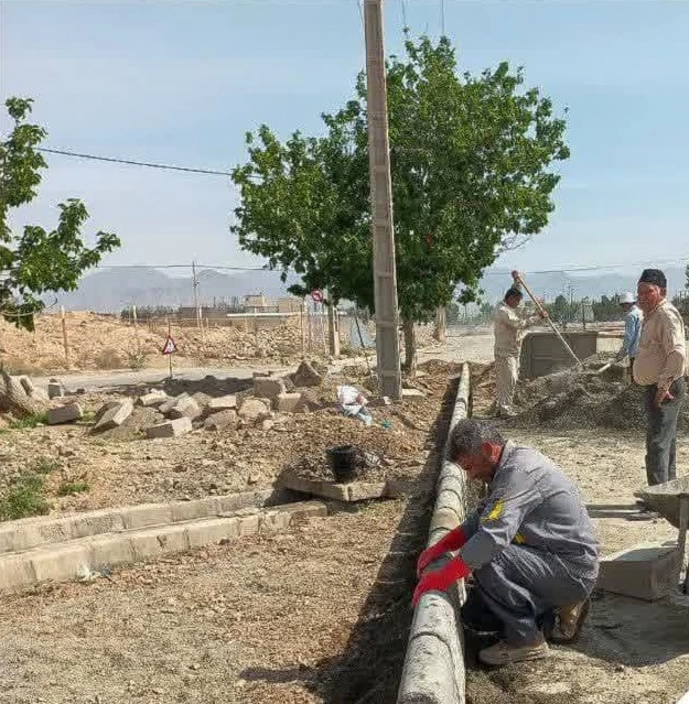 📷گزارش تصویری | عملیات نصب جدول محل راستگرد بلوارمجلس  (ورودی ازسمت روستای ممرآباد )