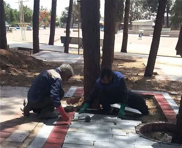 📷گزارش تصویری| عملیات زیباسازی وسنگ فرش محوطه پارک جنگلی امامزاده سیدمرتضی(ع)