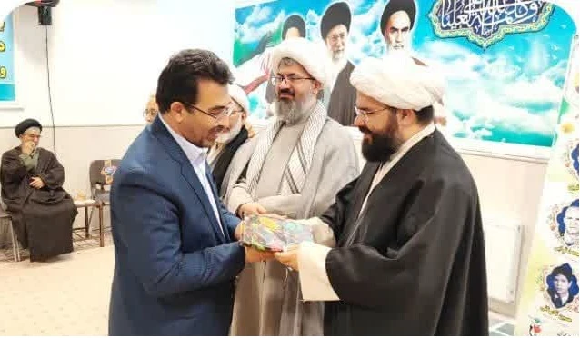 تجلیل از زحمات شهردار و اداره فرهنگی اجتماعی ورزشی شهرداری