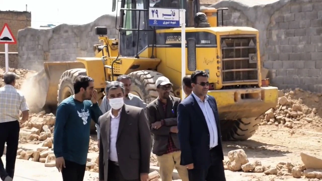 اقدام بی‌سابقه وبینظیر شهرداری کاشمر در رفع خطر املاک فرسوده ودرمسیر معابر