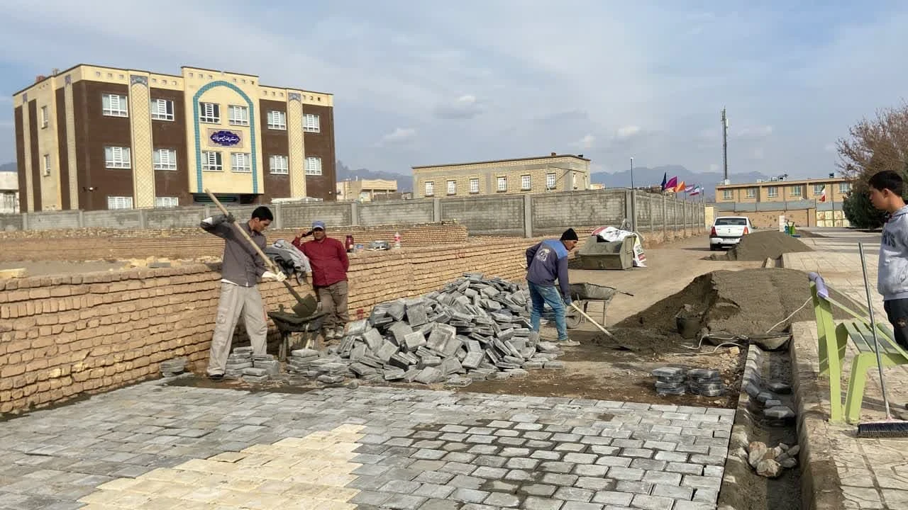 📷گزارش تصویری| اجرای عملیات زیر سازی و تایل فرش معابر شهری، خیابان امام علی (کوچه جنب پارک بانوان)